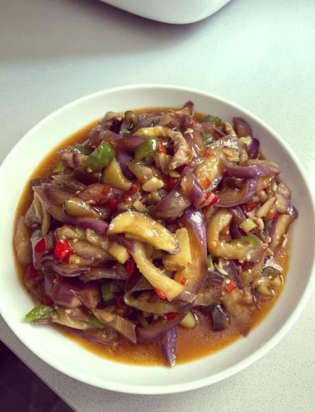 炒茄子最简单的做法_茄子怎么炒才好吃不吸油