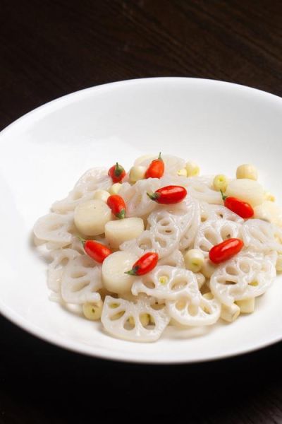 荷塘小炒怎么做_荷塘小炒需要焯水吗