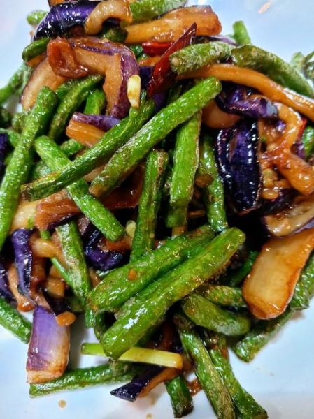 茄子烧豆角怎么做_茄子烧豆角的家常做法