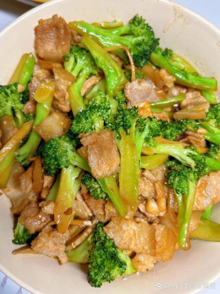 西兰花炒肉怎么炒好吃_西兰花炒肉家常做法