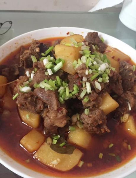 牛肉炖土豆怎么做_牛肉炖土豆需要炖多久