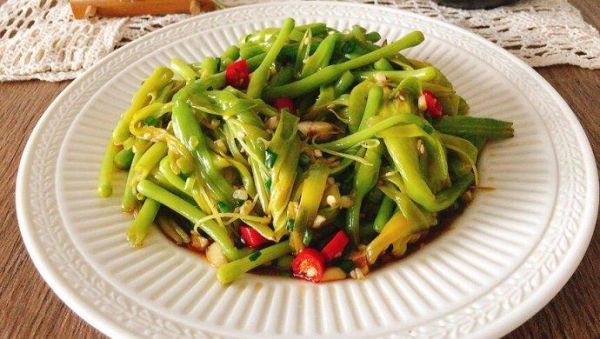 鲜黄花菜怎么焯水去毒_鲜黄花菜炒什么好吃