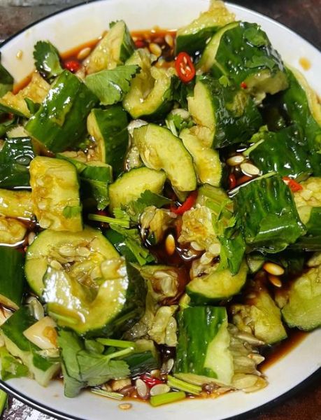 凉拌黄瓜怎么做_凉拌黄瓜需要焯水吗