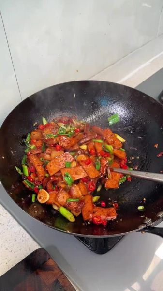 香干回锅肉怎么做_香干回锅肉的家常做法