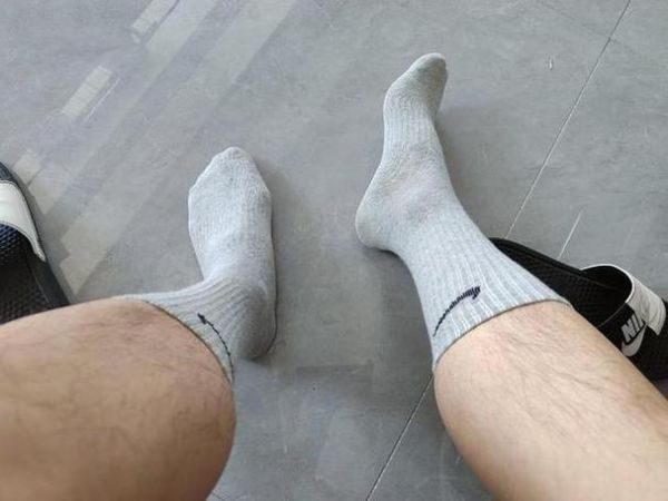 梦见长筒袜破了_意味着什么