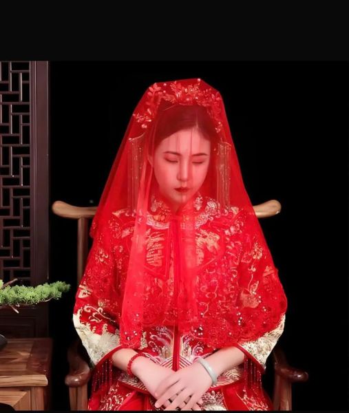 梦到穿红衣服的女人_有什么预兆