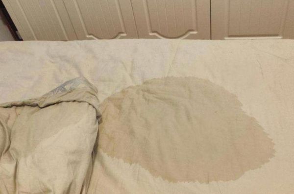 梦到床上有水是什么意思_梦见床上有水怎么破解