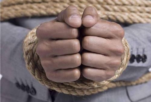 梦到别人被绑架是什么意思_如何化解不安