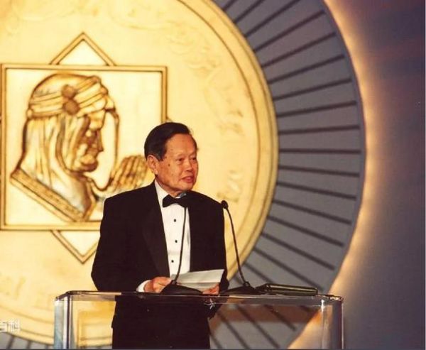 杨振宁属什么生肖_杨振宁属相出生年份