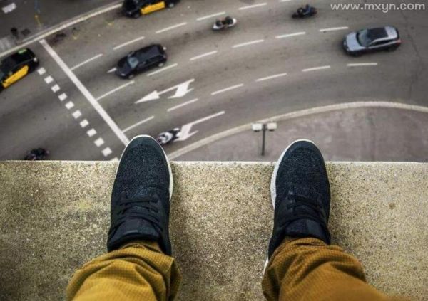 梦到朋友坠楼_是什么意思