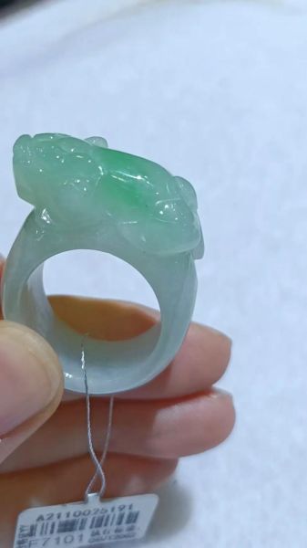 扳指戴哪只手招财_扳指真的能旺财运吗